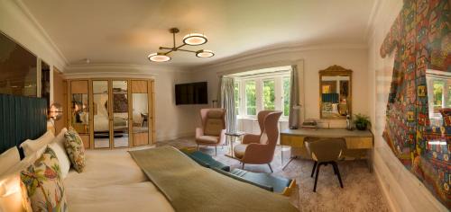 Marvelous Room 