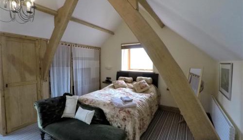 Deluxe King Suite