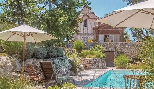 Six-Bedroom Holiday Home