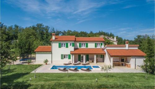 Four-Bedroom Holiday Home