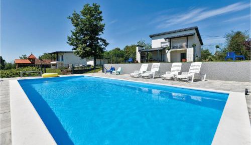 Three-Bedroom Holiday Home 