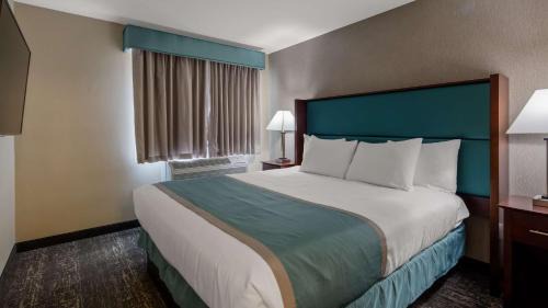 One-Bedroom King Suite with Sofa Bed