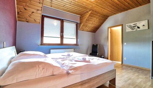 Apartment with Mountain View