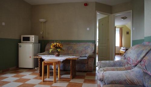 Family Room (2 Adults + 2 Children)
