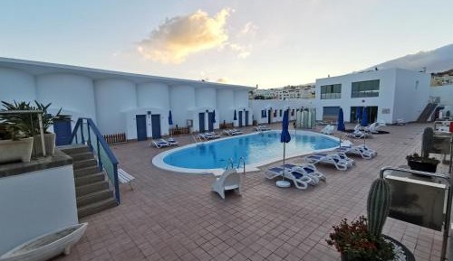 Apartment with Pool View 