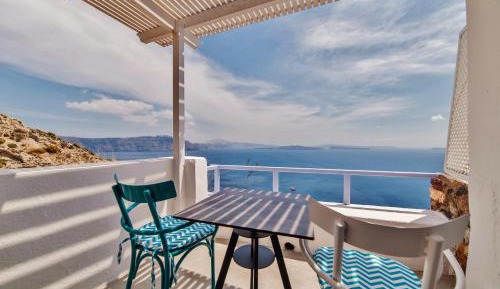 Junior Suite with Caldera View