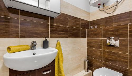 Single Room with Shared Shower and Toilet