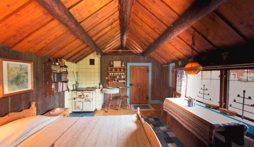 Standard Double Room with Shared Bathroom