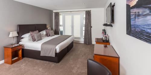 Poolside Deluxe Room with Terrace or Balcony