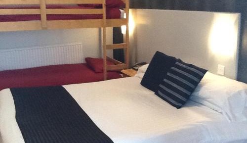 Family Room (2 Adults + 2 Children)