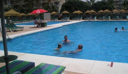 Apartment with Pool View 