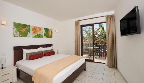 Sol Room with Balcony