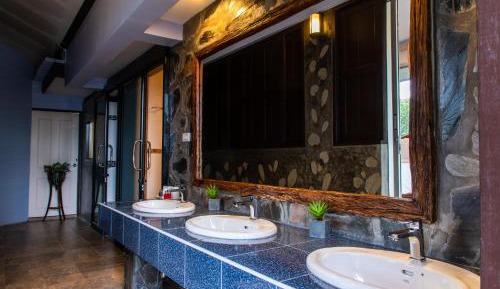Quadruple Room with Private Bathroom