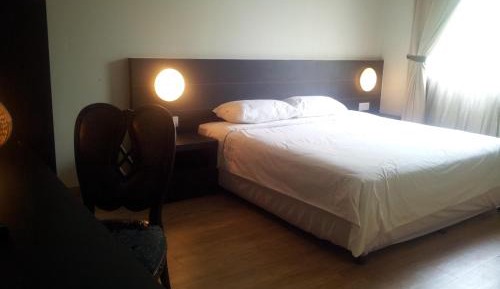 Deluxe Queen Room