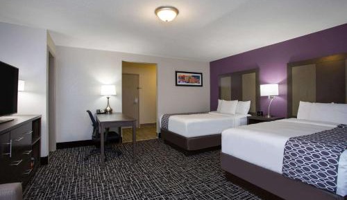 Deluxe Double Suite with Mountain View - Non-Smoking
