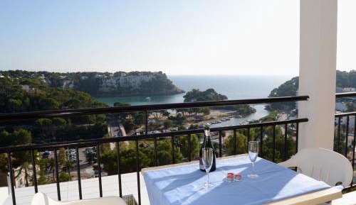One-Bedroom Apartment with Sea View (2 Adults + 2 Children)