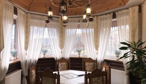 Apartment with Mountain View