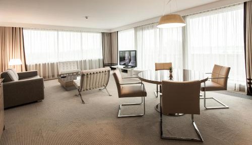 Suite with Terrace and Lake View