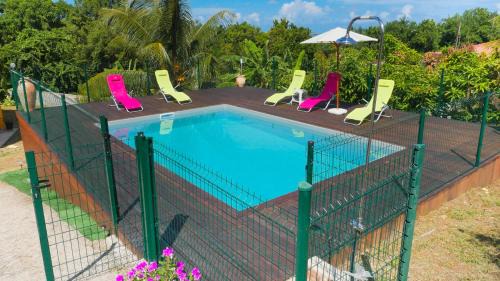 Apartment with Pool View 