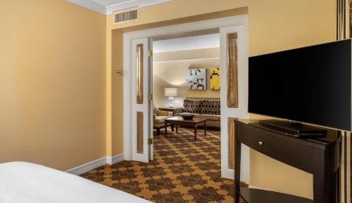 Executive Suite - 1 King Bed