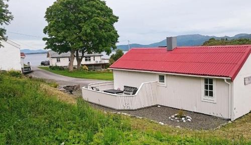 One-Bedroom Holiday Home