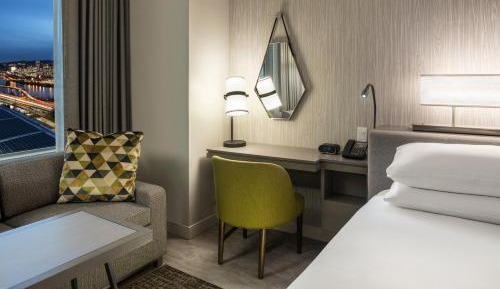 King Room with Roll-In Shower - Disability Access