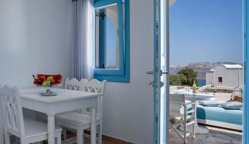 Two-Bedroom Suite with Heated Plunge Pool and Caldera View - Split Level 