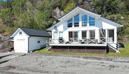 Three-Bedroom Holiday Home 