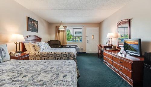 Queen Room with Two Queen Beds - Non-Smoking