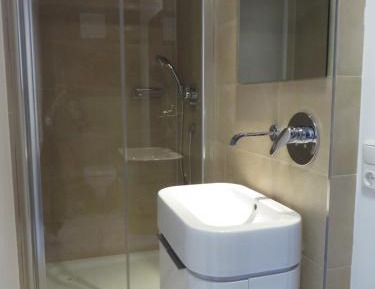 Apartment with Shower