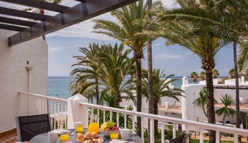 Classic Three-Bedroom Apartment with Partial Sea View and Terrace