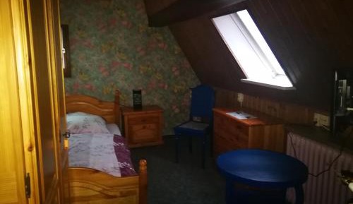 Standard Twin Room with Shared Bathroom