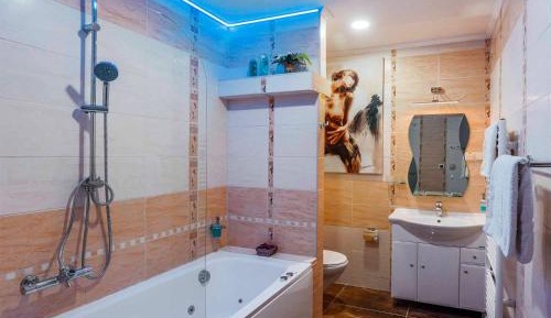 Deluxe King Suite