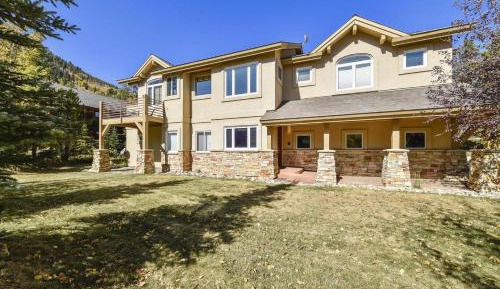 Four-Bedroom Holiday Home