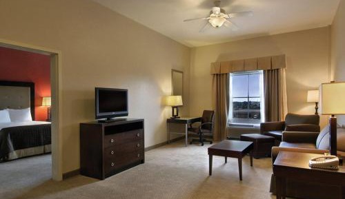One-Bedroom Queen Suite