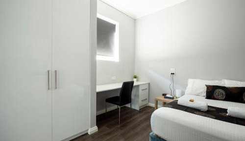 Deluxe Queen Room