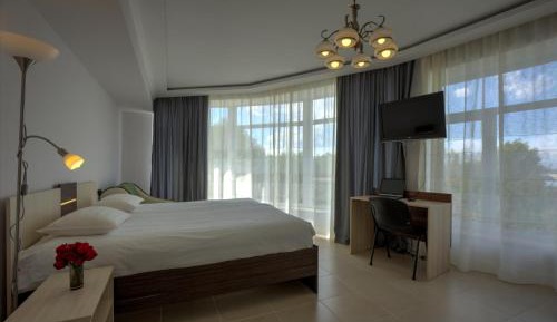 Suite with Garden View