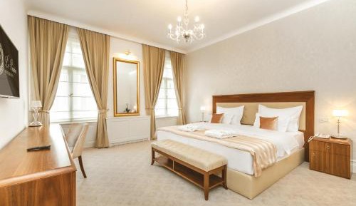 Deluxe Suite with Free Spa Access