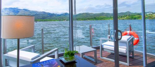 Suite with Lake View