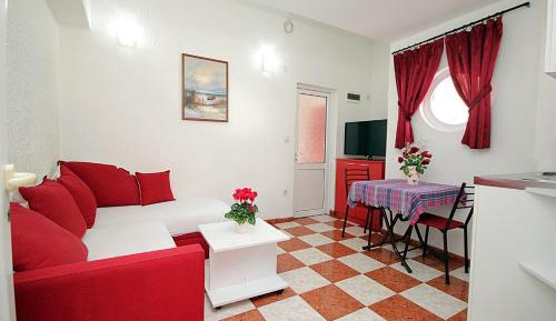 One-Bedroom Apartment with Balcony (2 Adults + 2 Children)