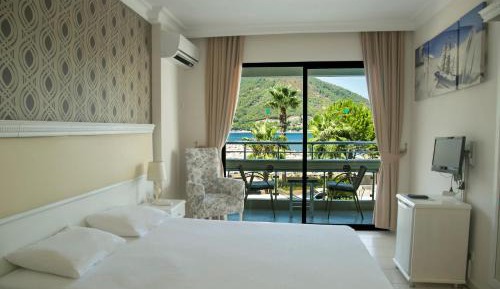 Double or Twin Room with Sea View