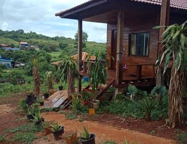 Bungalow with Mountain View
