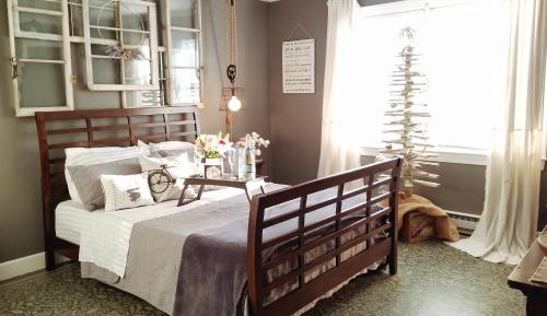 Queen Room with Shared Bathroom