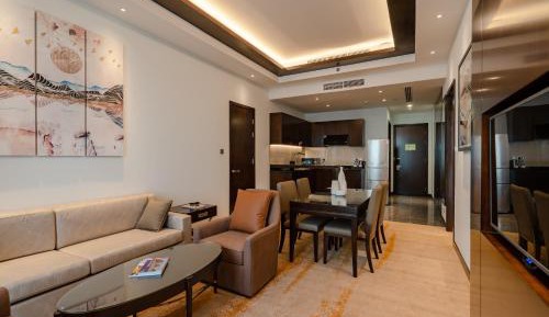 One Bedroom Suite with Lounge Access - City View