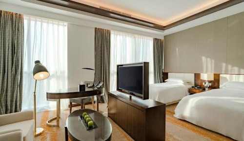 Spacious Sea View/City View Room With Lounge Access - Twin Bed