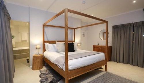 Deluxe King Suite