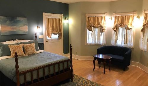 Queen Suite - 1