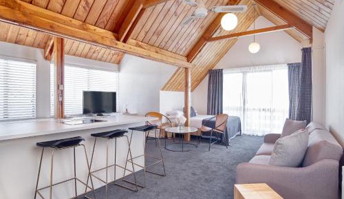 Superior One-Bedroom Apartment