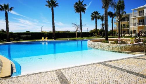Apartment with Pool View 