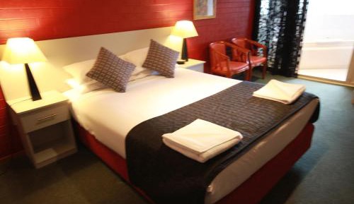 Deluxe Spa Room